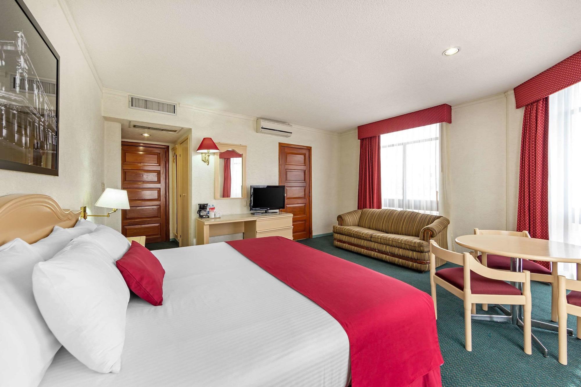 Hotel Quality Inn אגואסקליינטס מראה חיצוני תמונה